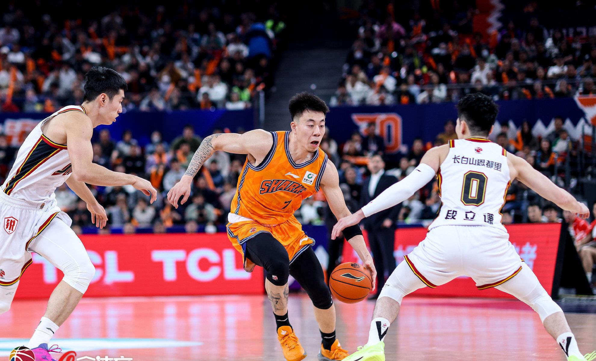 离谱！今晚达拉斯独行侠备战CBA常规赛夏洛特黄蜂迎CBA季后赛关键赛，关键时刻上海海港调整名单以备国王杯的简单介绍