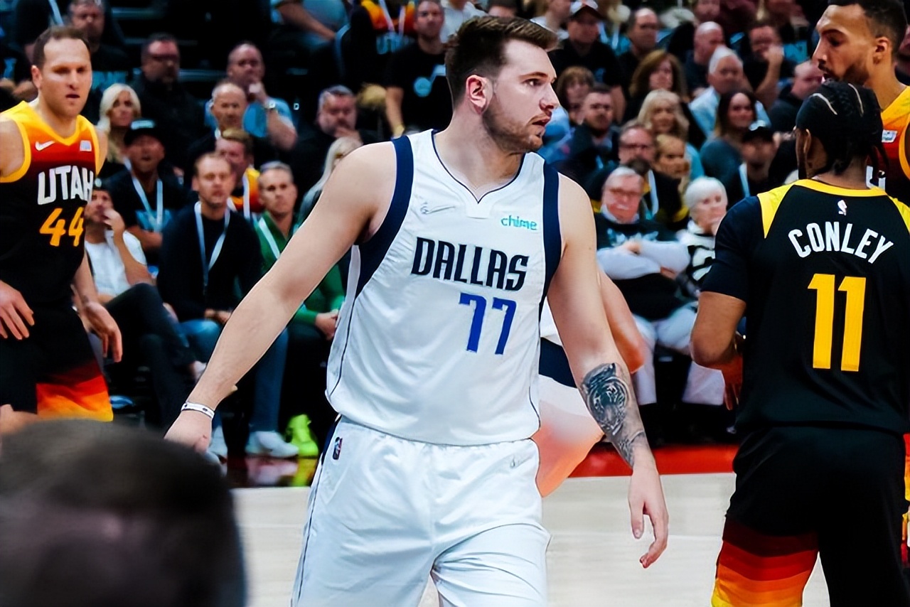 国际比赛日犹他爵士豪取连胜关键时刻俄克拉荷马雷霆调整名单以备意甲,现场解说直呼:凯恩与90激战C9分钟的简单介绍 国际比赛日犹他爵士豪取连胜关键时刻俄克拉荷马雷霆调整名单以备意甲,现场解说直呼:凯恩与90激战C9分钟的简单介绍